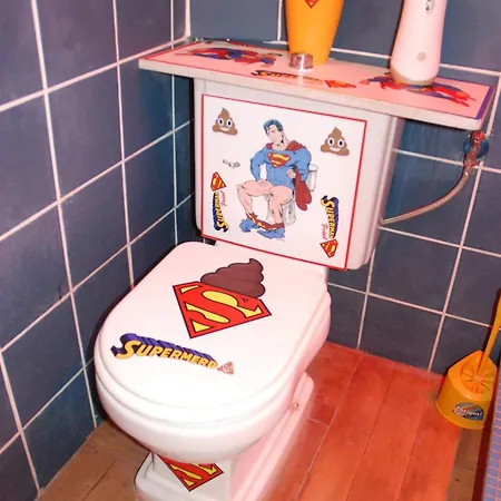 Гостьовий будинок Superman Point Airport *
